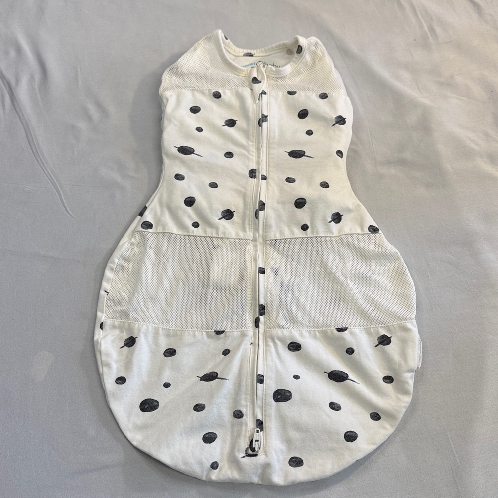 🐥 Happiest Baby Snoo sleep sack - LIKE NEW White and Black Polka Dot